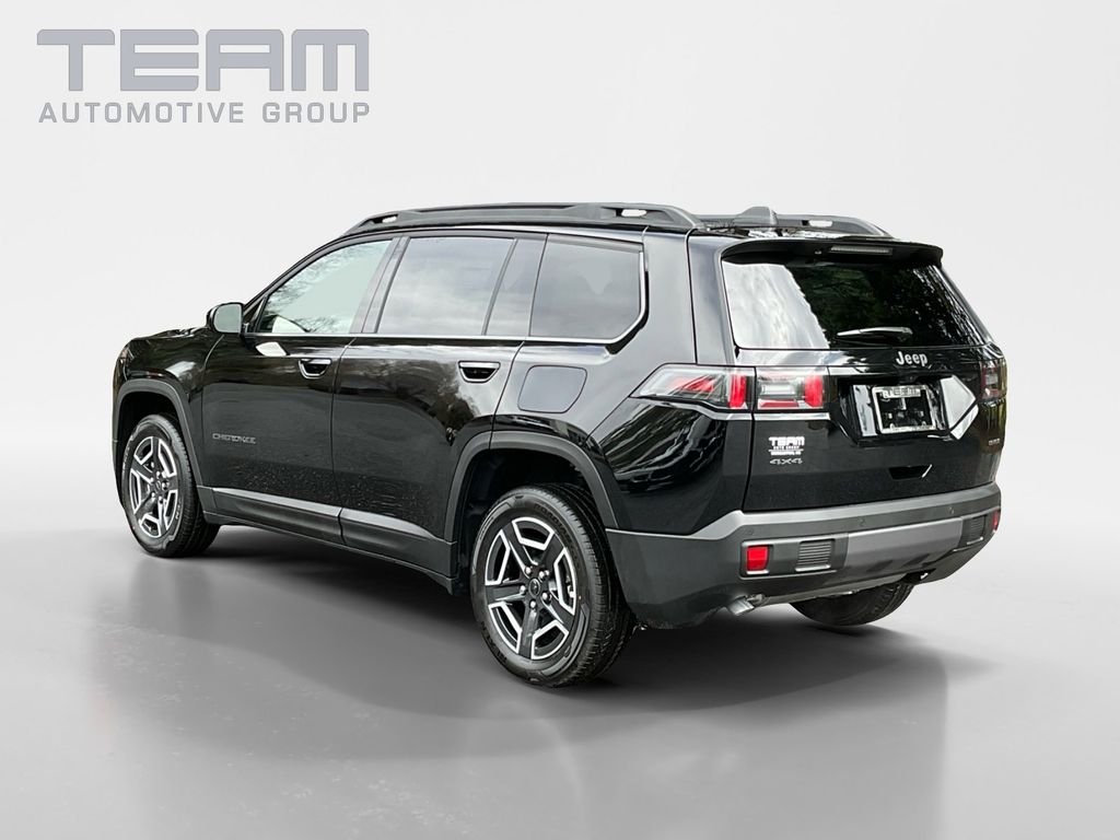 New 2026 Diamond Black Crystal Pearl-Coat Exterior Paint Jeep Laredo image 5