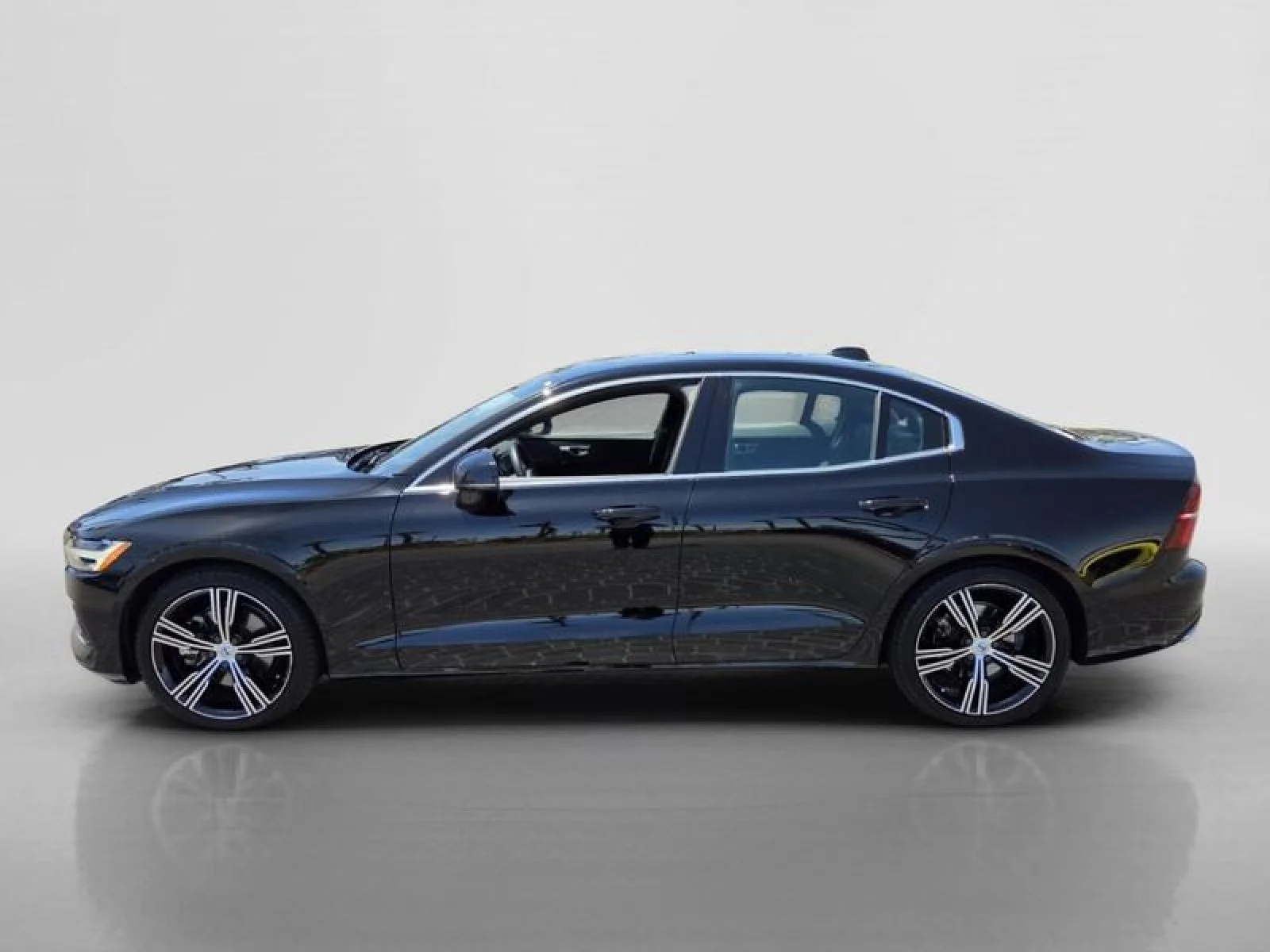 Used 2021 BLACK Volvo Inscription image 2