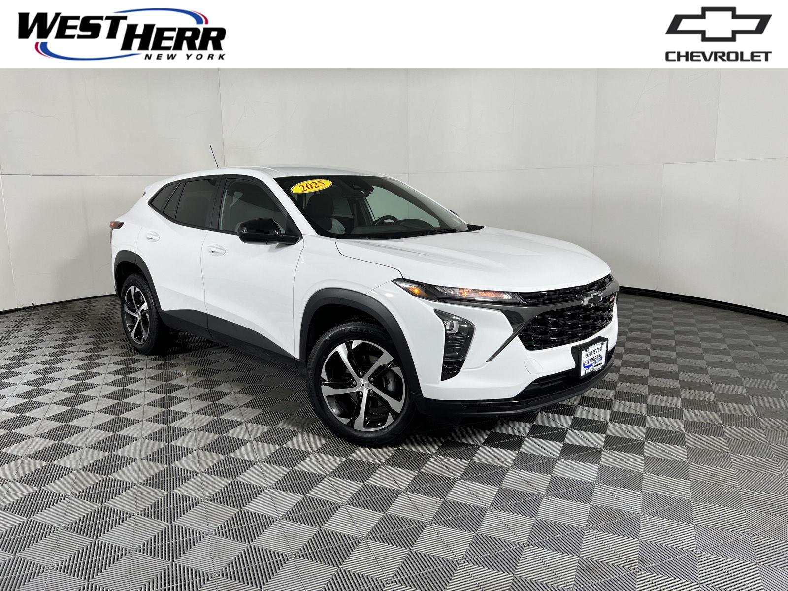 Used 2025 Summit White Chevrolet 1RS image 1