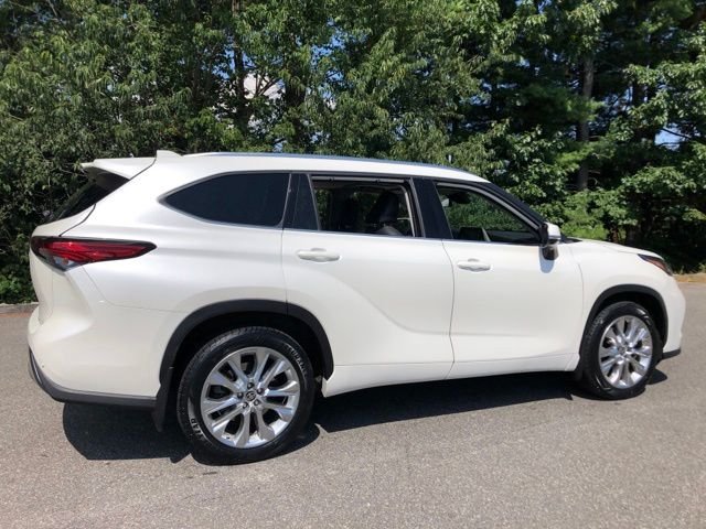 Used 2021 Blizzard Pearl Toyota Limited image 4