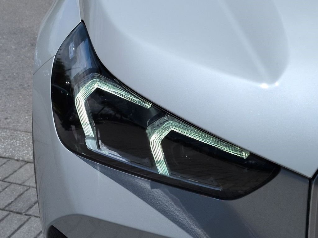 New 2026 Mineral White Metallic BMW xDrive28i image 10