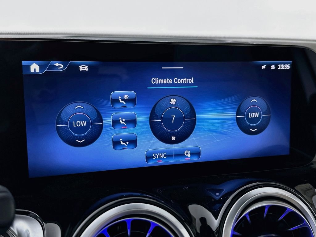 New 2026 Polar White Mercedes-Benz GLB 250 image 15