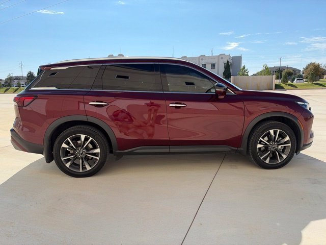 Used 2022 Red INFINITI LUXE image 4