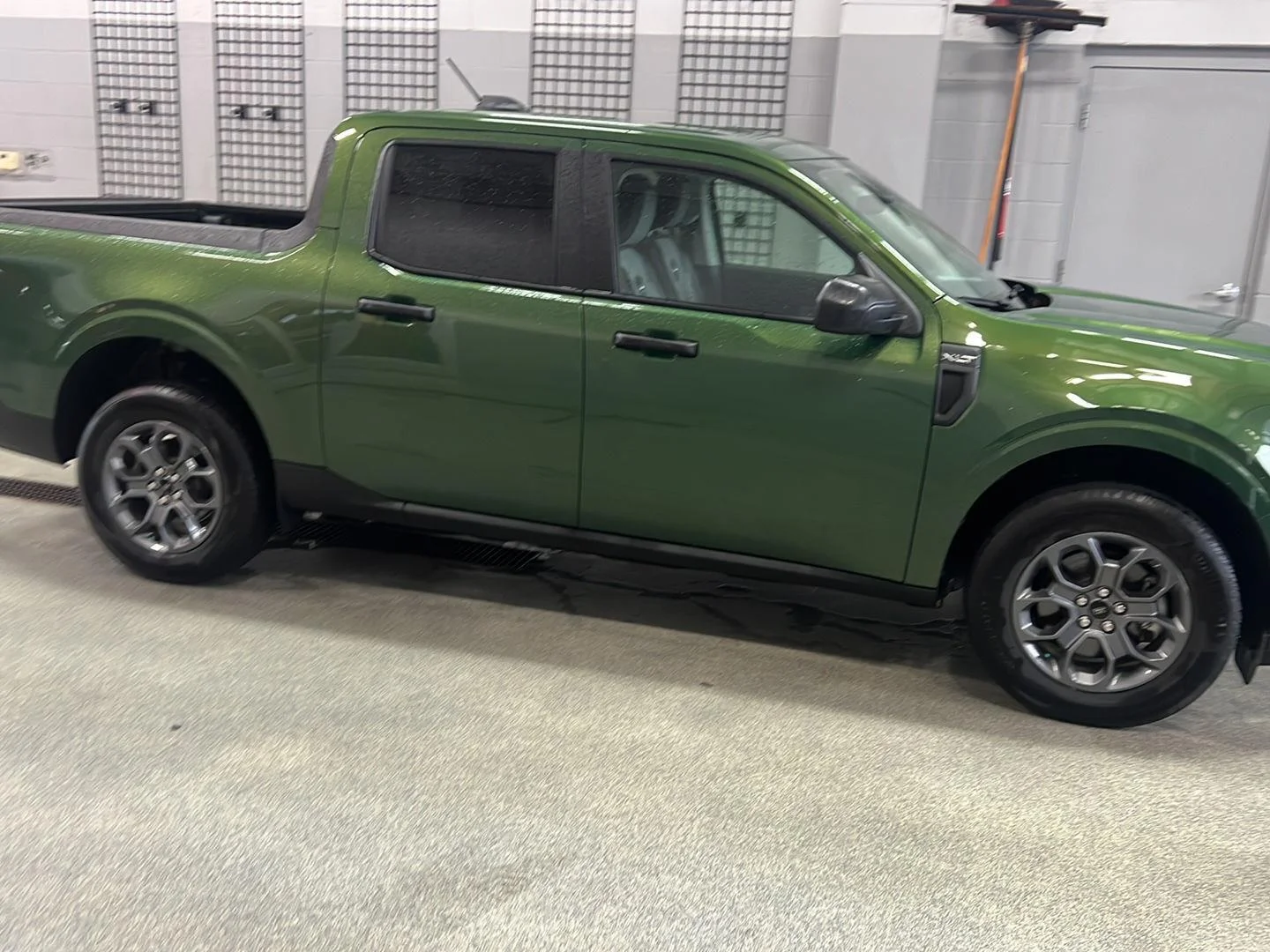 Used 2025 Eruption Green Ford XLT image 2