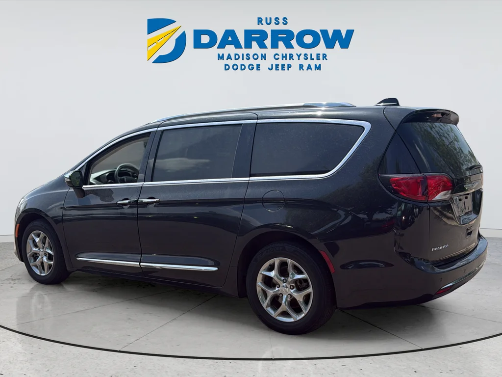 Used 2019 Black Chrysler Limited image 3