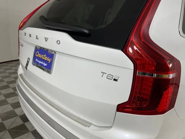 Certified Used 2025 White Volvo T8 AWD PLUS MANAGER SPECIAL image 15