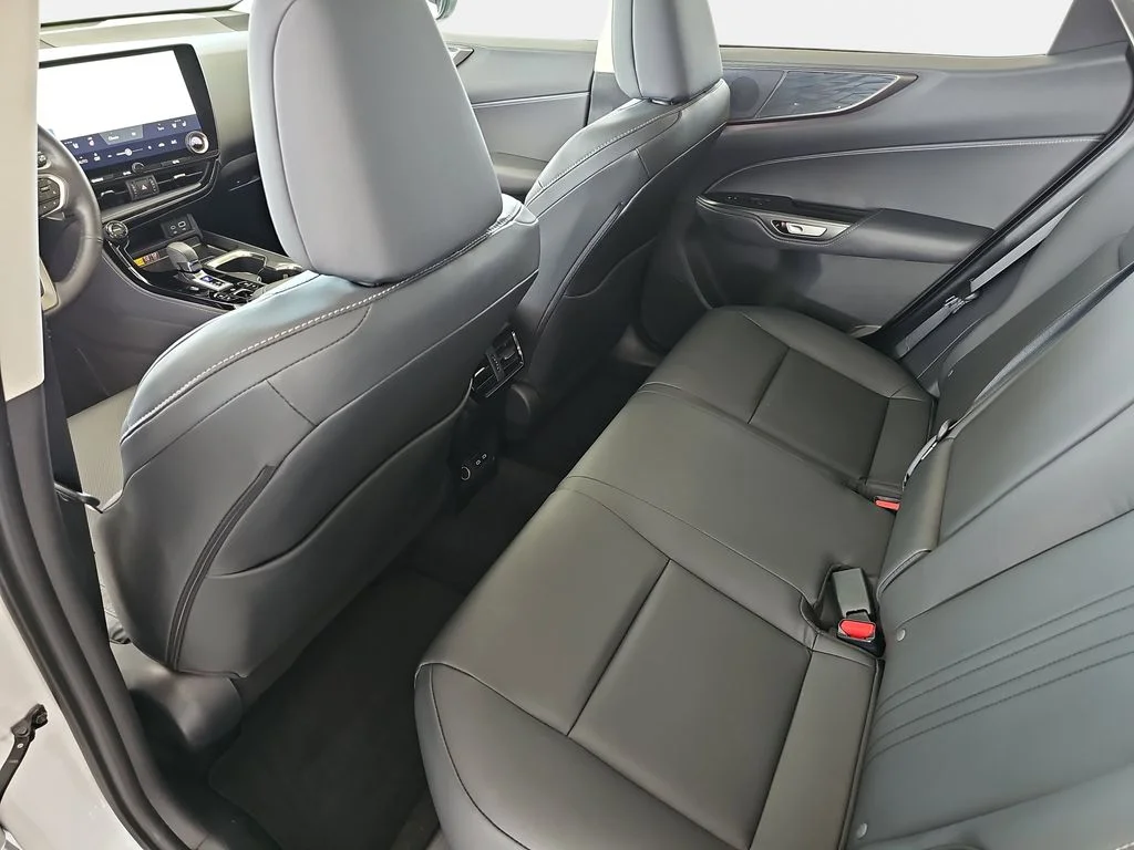 Used 2025 White Lexus 350 Premium image 11
