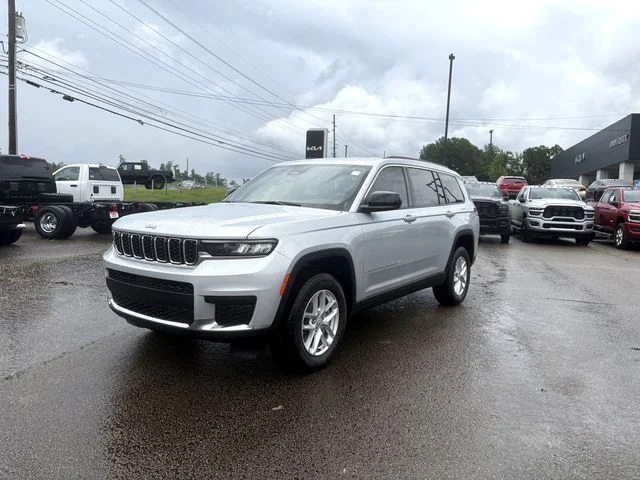 New 2026 Silver Zynith Exterior Paint Jeep Laredo image 4