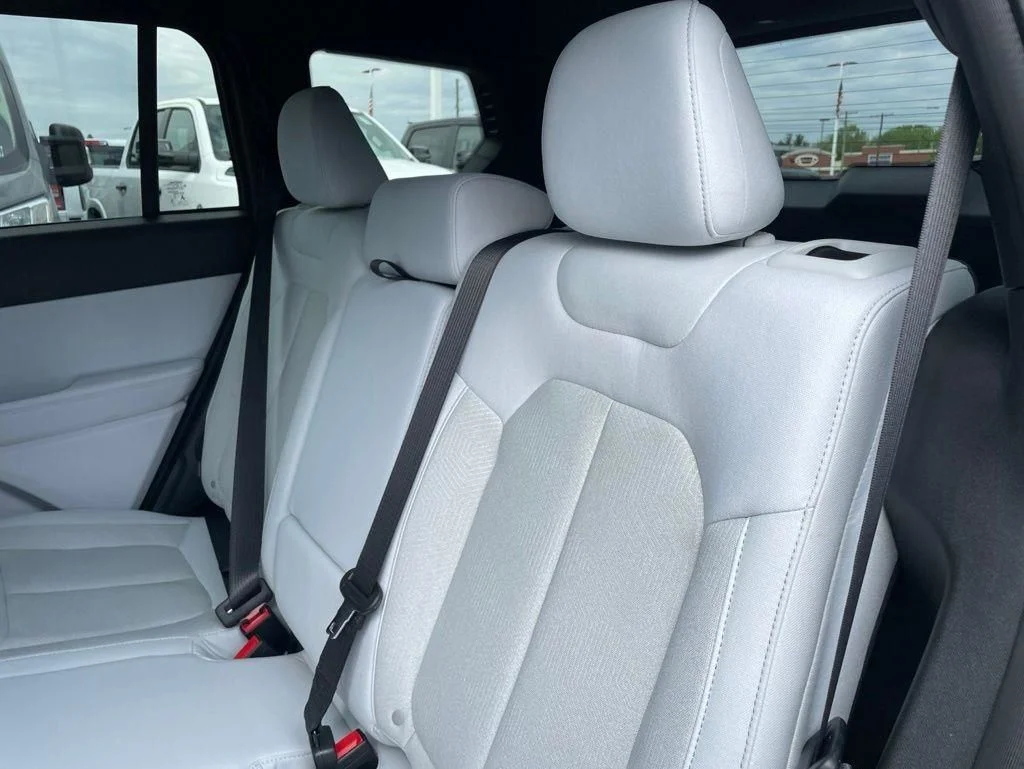 New 2026 Sting-Gray Clear-Coat Exterior Paint Jeep Laredo image 23