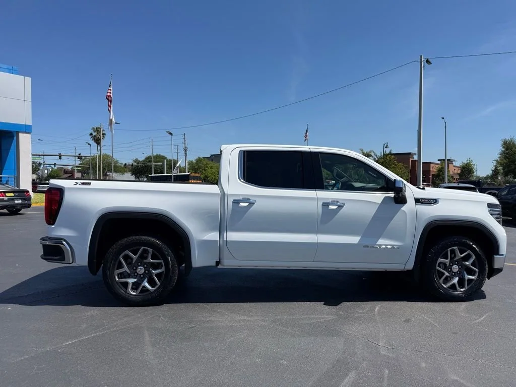2023 GMC Sierra 1500 SLT - Photo 9