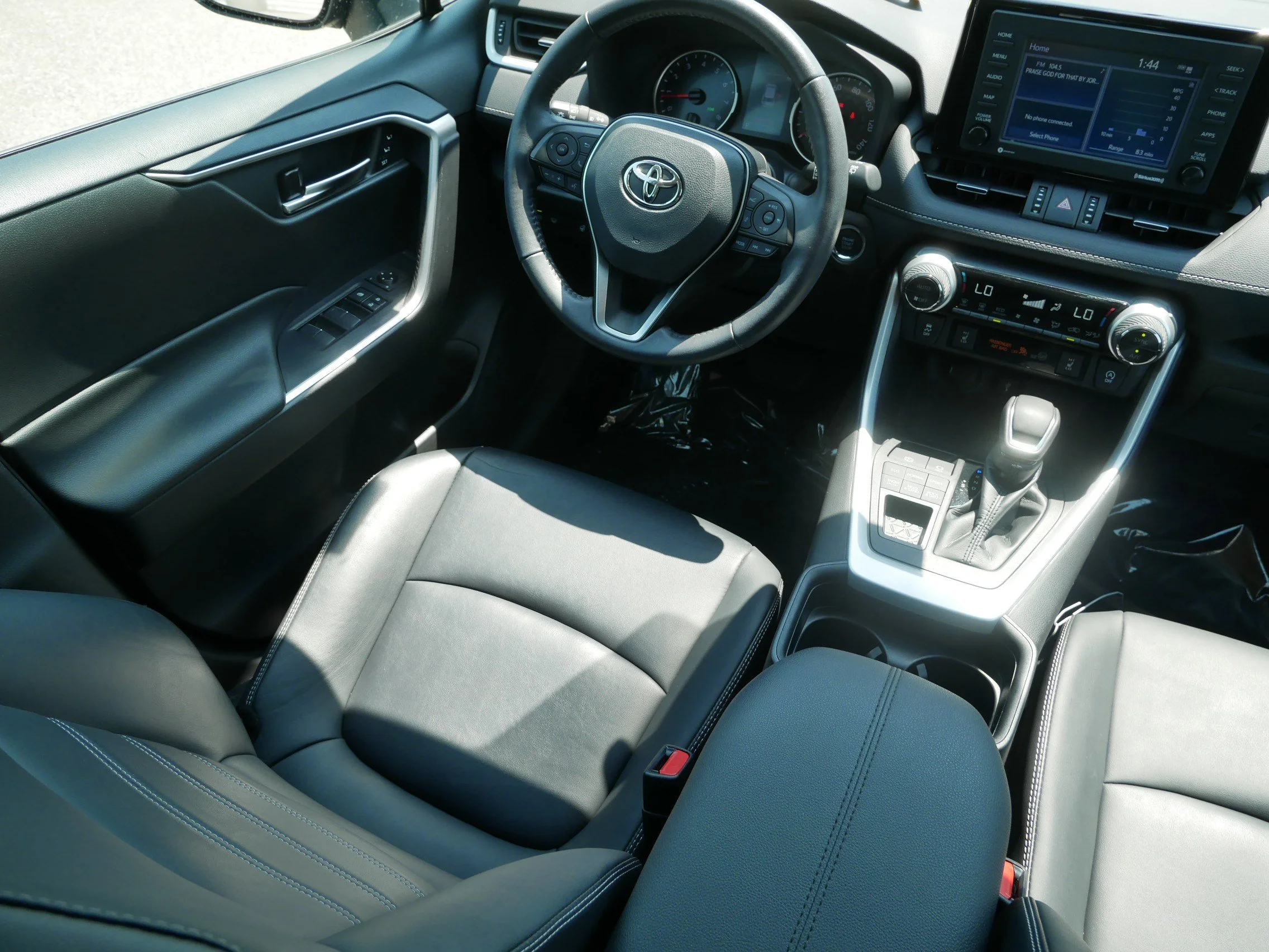 Used 2021 Magnetic Gray Metallic Toyota XLE Premium image 9