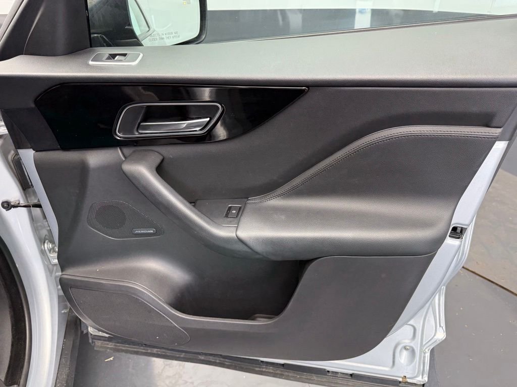Used 2019 Silver Jaguar 25t Premium image 64