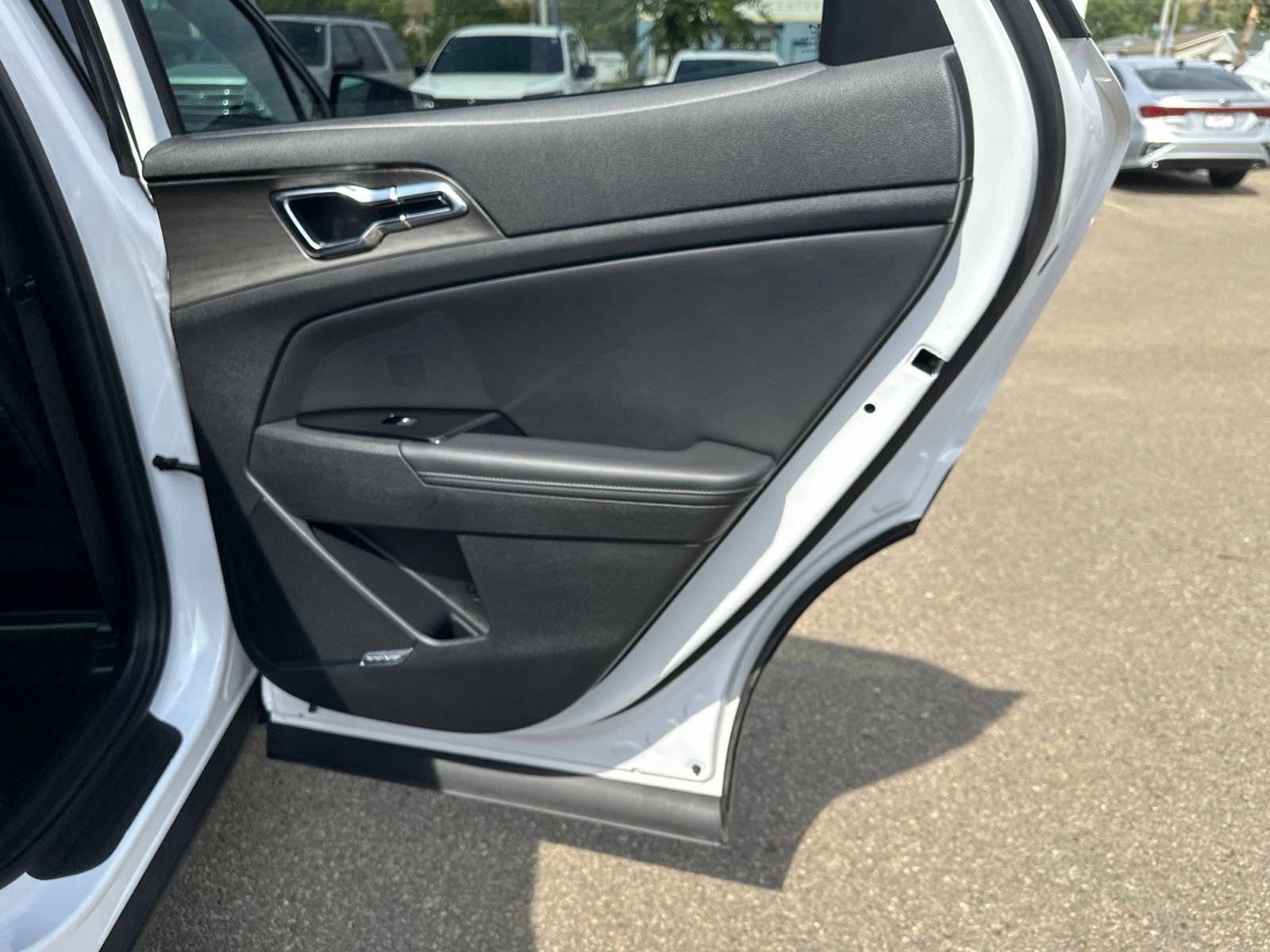 Used 2023 White Kia X-Pro image 37