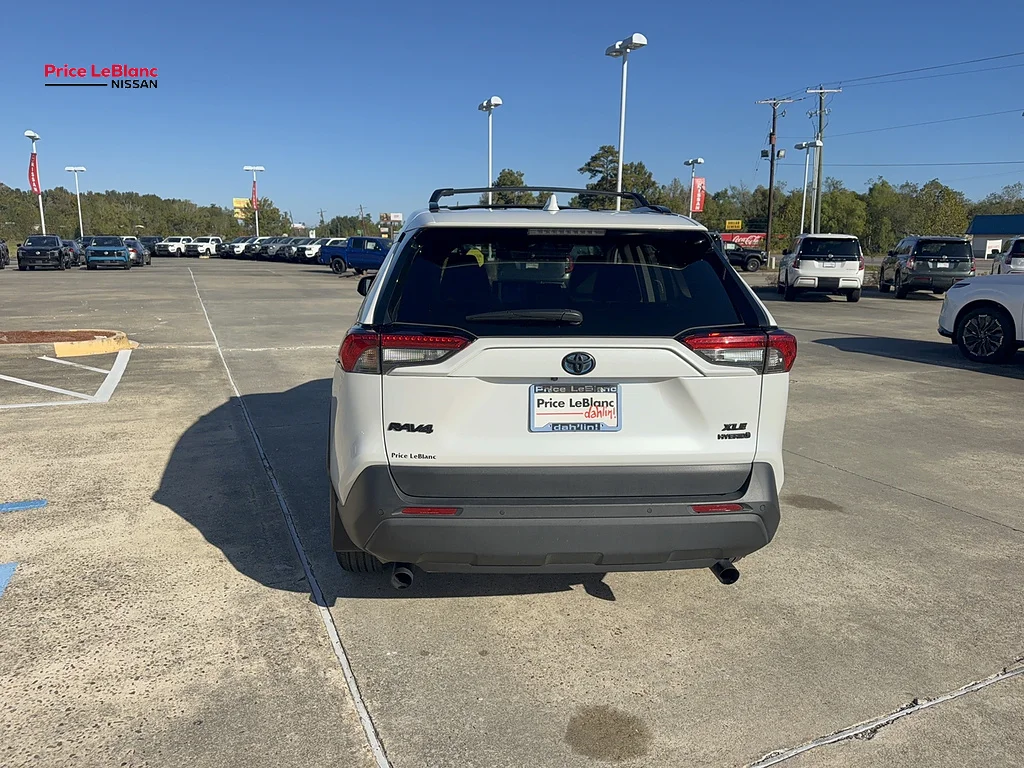 Used 2024  Toyota XLE Premium image 5