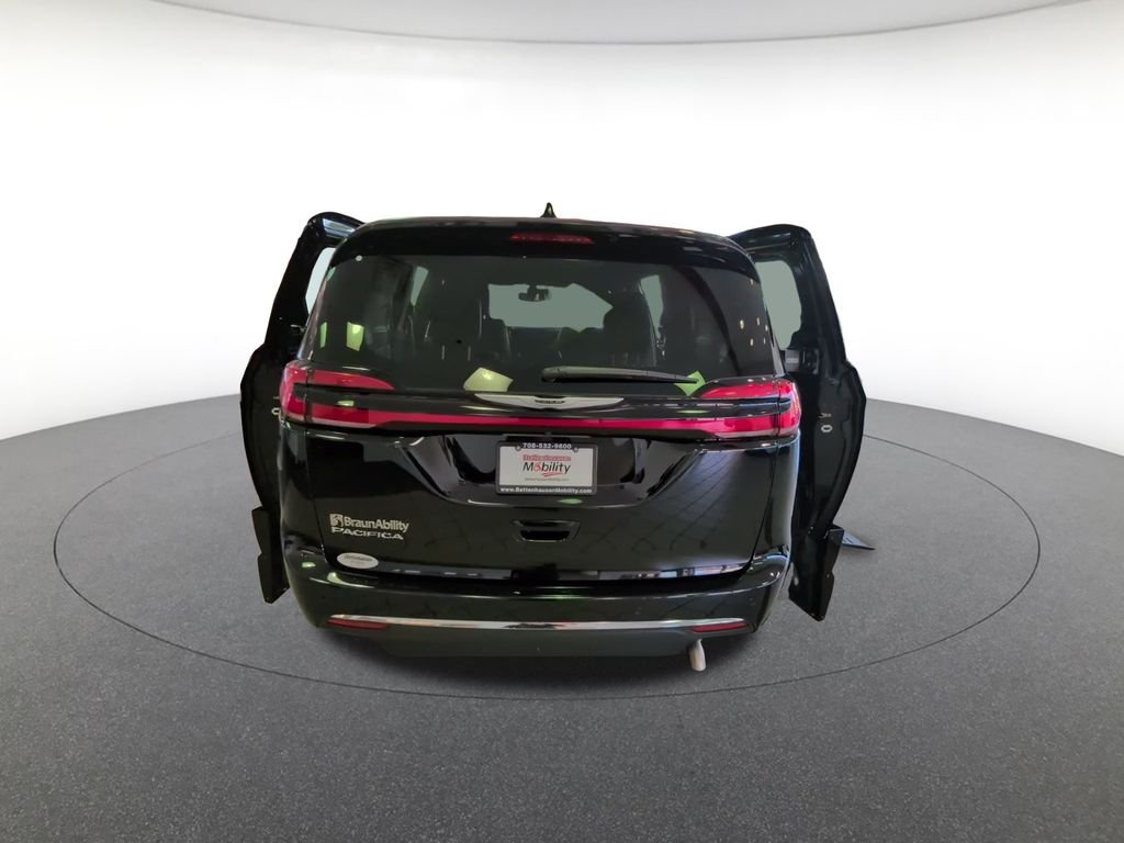 Used 2025 Black Chrysler Mobliity- Braunability - XI image 10