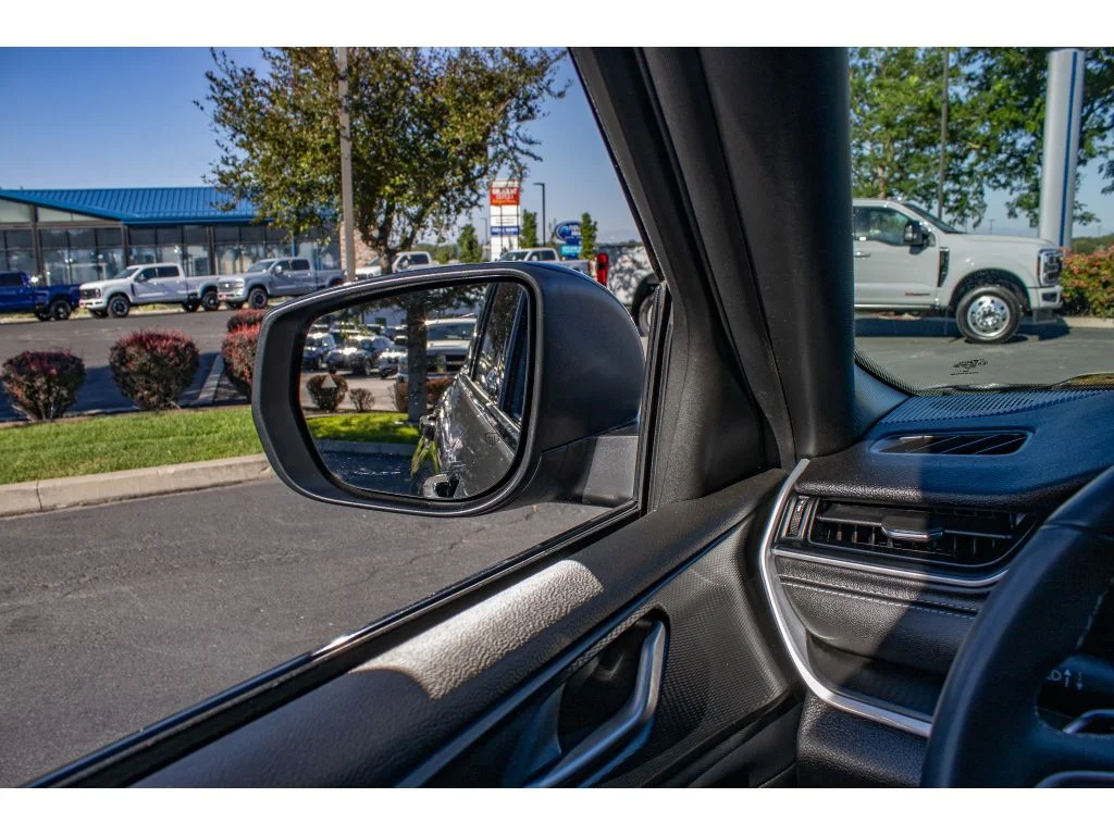 Used 2024 Baltic Gray Metallic Clearcoat Jeep Laredo X image 34