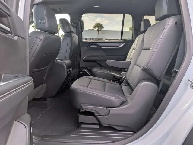 New 2027 Glacier White Tricoat GMC Elevation image 14