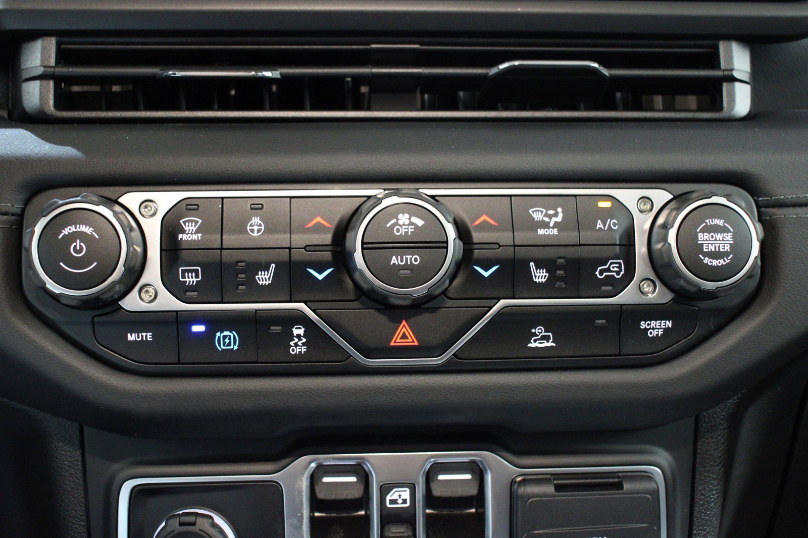 2025 Jeep Wrangler 4xe Sahara 4XE - Photo 17