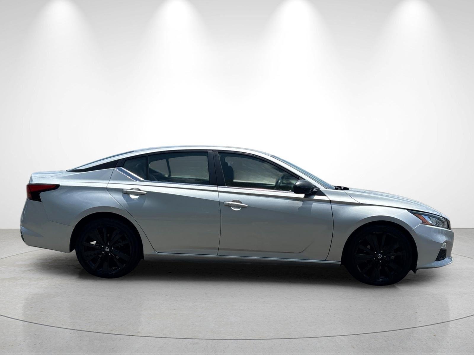 Used 2022 Brilliant Silver Metallic Nissan 2.5 SR image 6