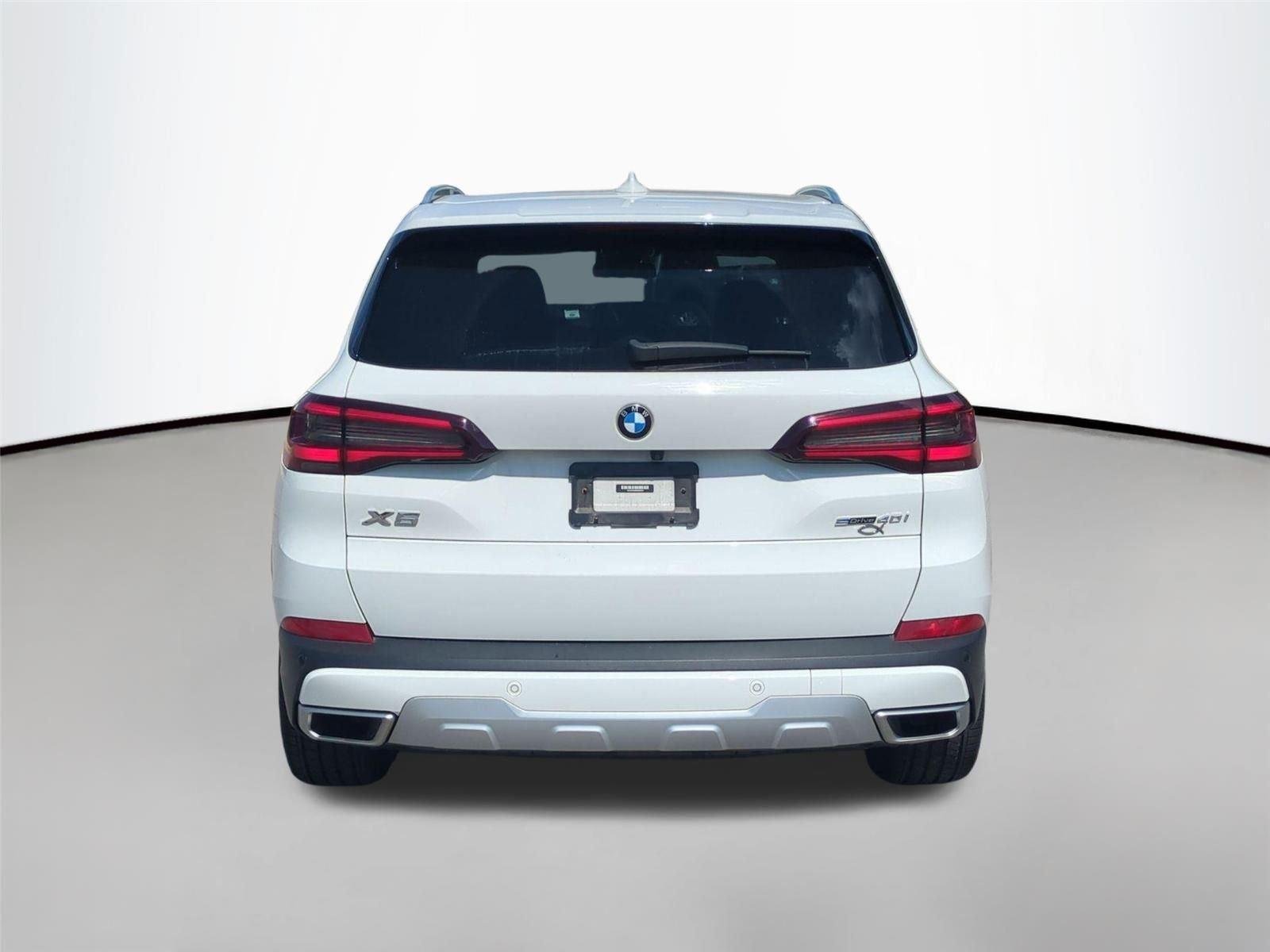 Used 2022 Alpine White BMW sDrive40i image 4