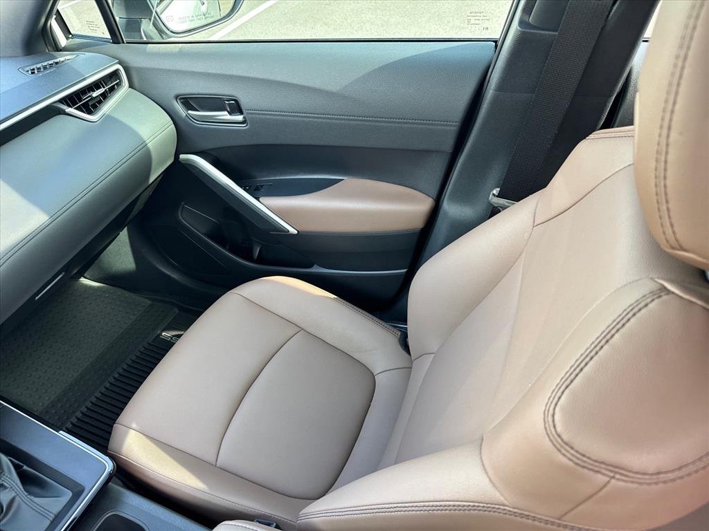 Used 2026 Wind Chill Pearl Toyota XLE image 14