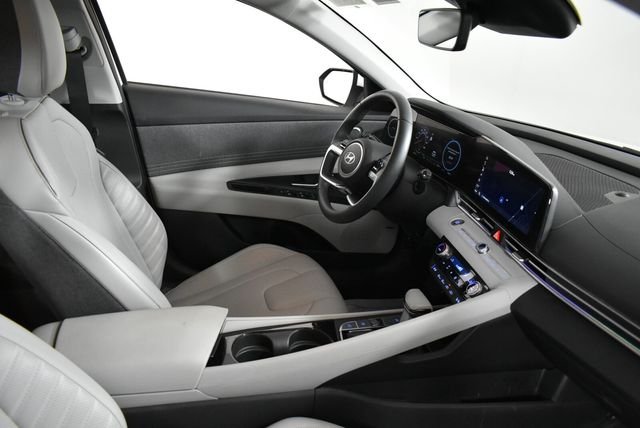2025 Hyundai Elantra Limited - Photo 14