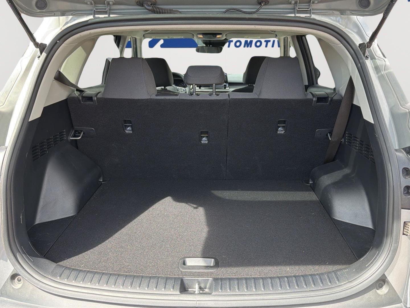 Used 2023 Steel Gray Kia LX image 9
