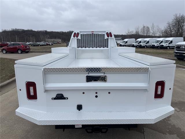 New 2026 Oxford White Ford F-550® XL image 23