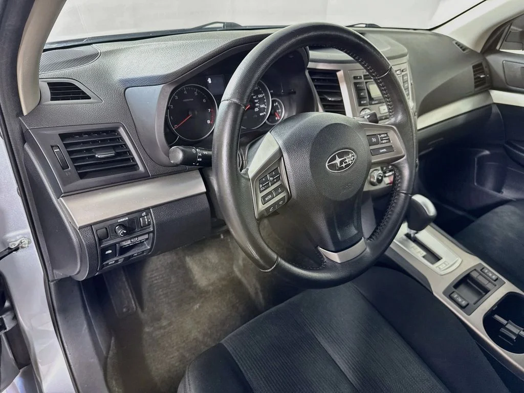 Used 2013 Silver Subaru 2.5i image 9