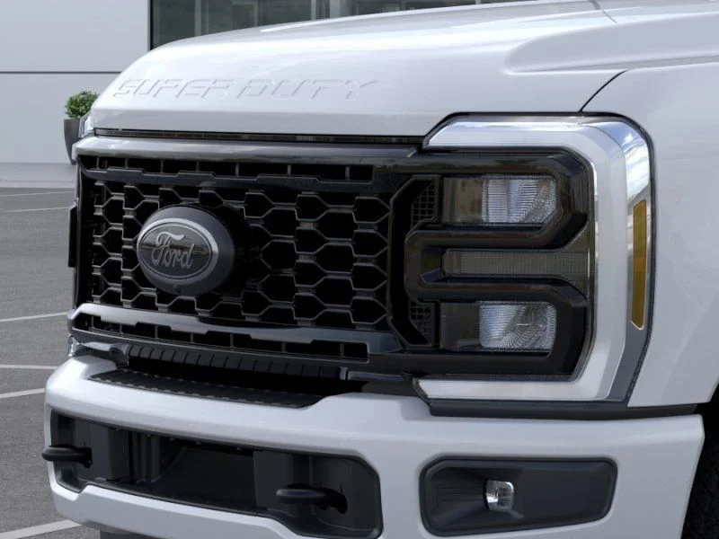 New 2026 Oxford White Ford XLT image 18