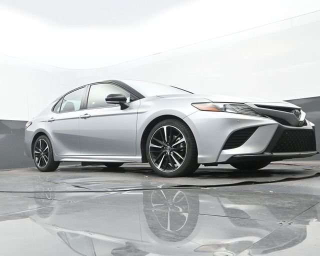 Used 2019 Midnight Black Metallic Toyota XSE V6 image 9