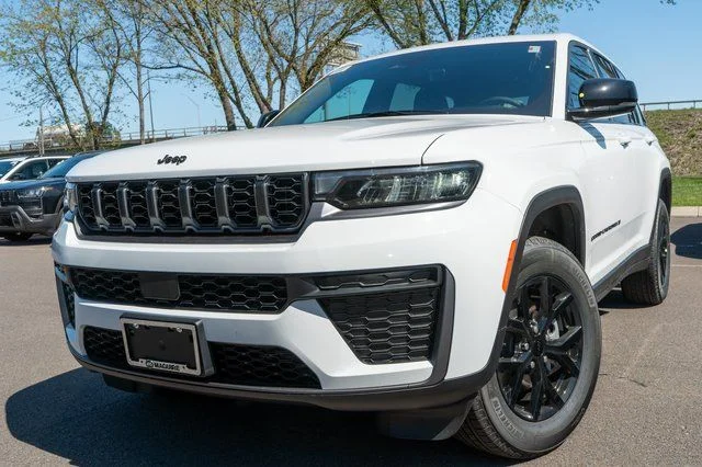 2026 Jeep Grand Cherokee Laredo Altitude