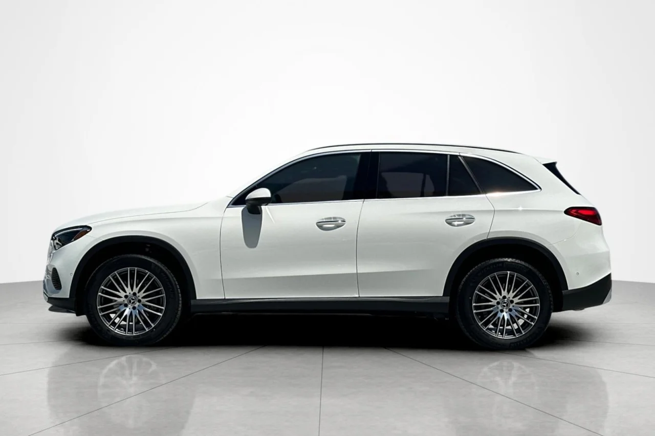 Used 2026 Polar White Mercedes-Benz GLC 300 image 2