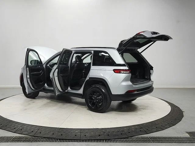 Used 2025 Silver Jeep Altitude image 13