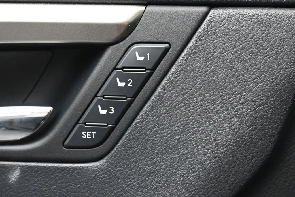 Used 2022 Black Lexus 350 image 21