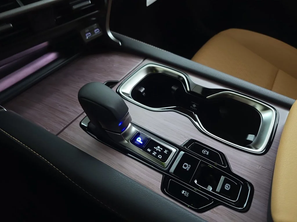 New 2026 Eminent White Pearl Lexus PREMIUM PLUS image 23