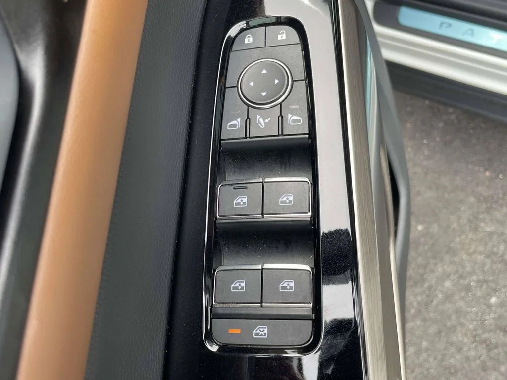 Certified Used 2023 White Nissan Platinum image 16