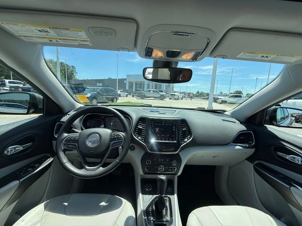 Used 2019 Gray Jeep Limited image 9