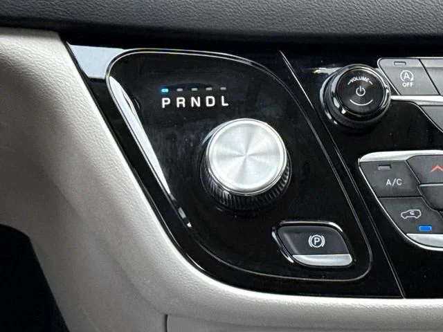 Used 2024 Silver Chrysler Touring L image 20