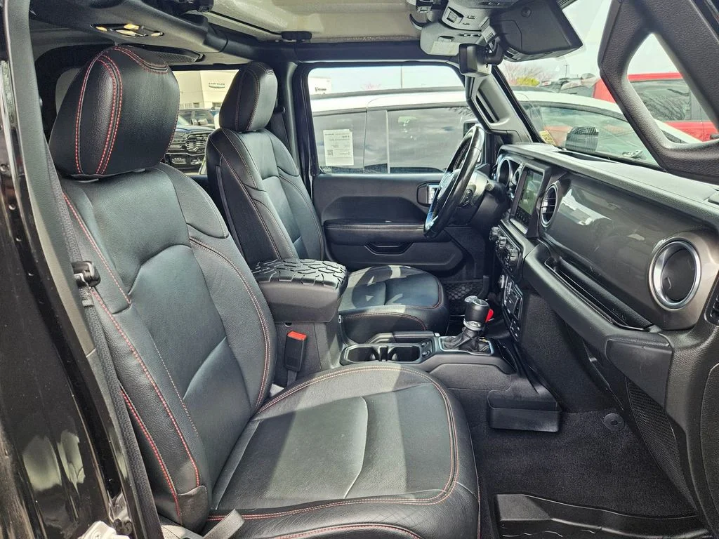 Used 2020 Black Clearcoat Jeep Overland image 29