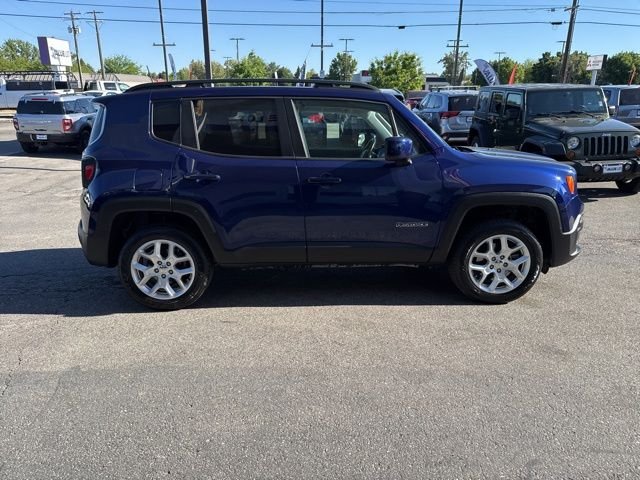 Used 2018 Blue Jeep Latitude image 3