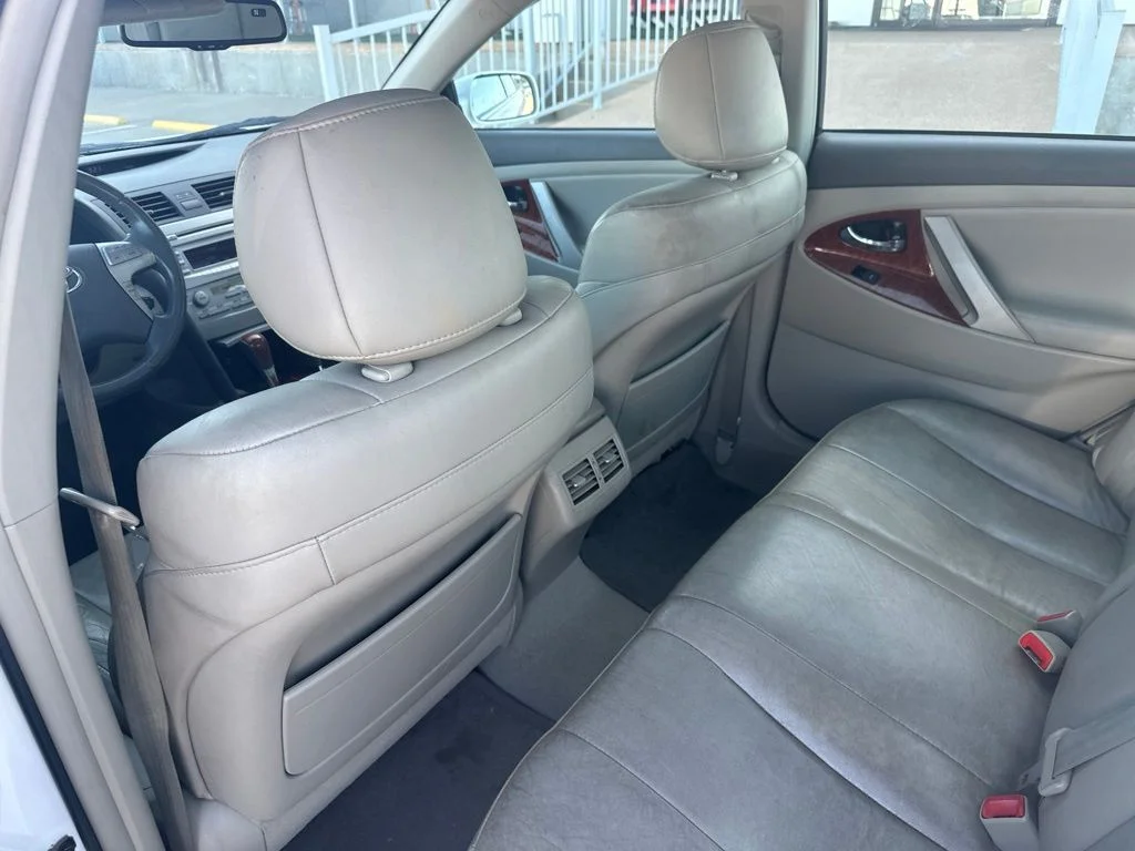 Used 2011 White Toyota XLE image 20