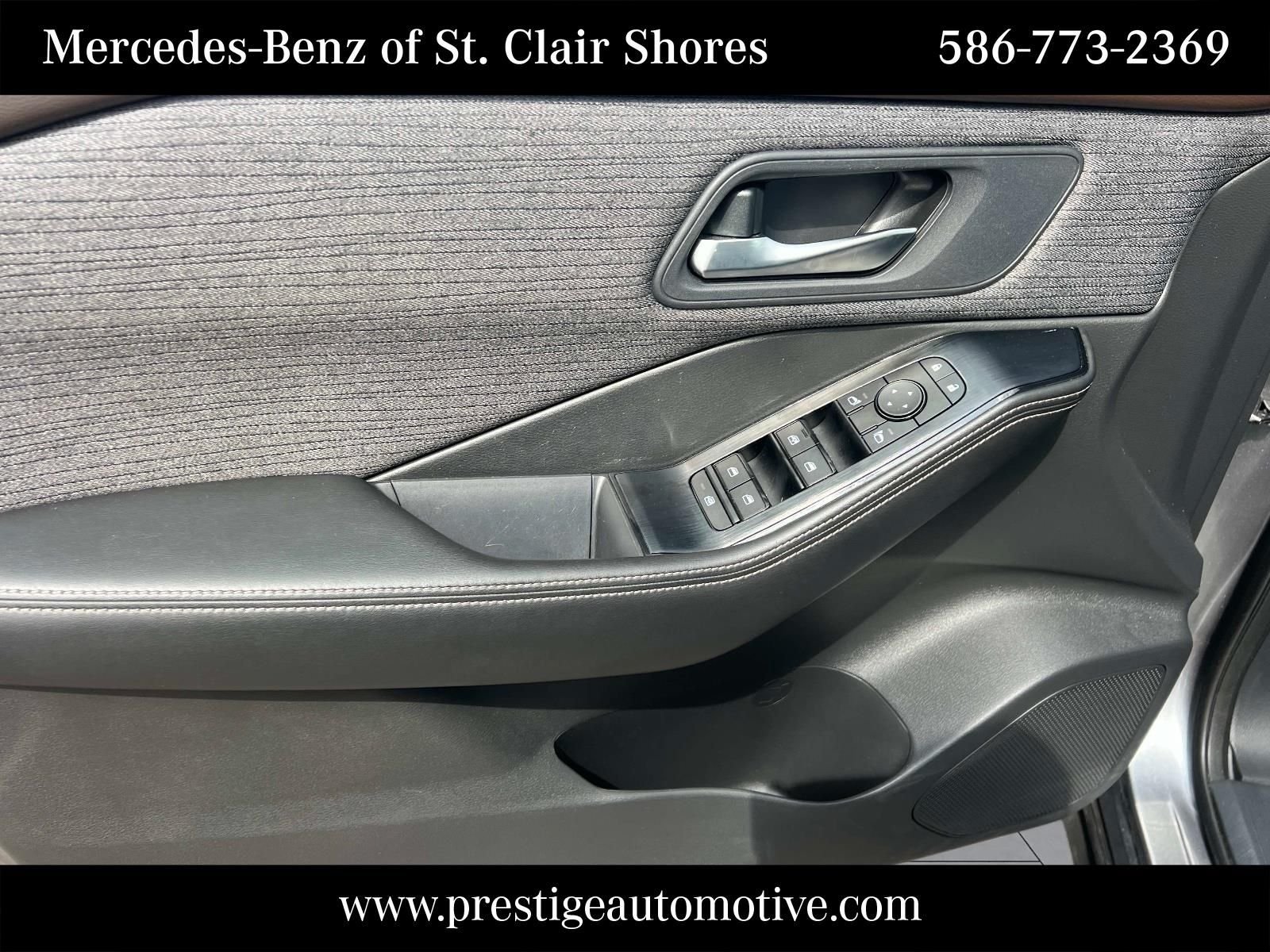 Used 2022 Gray Nissan SV image 18