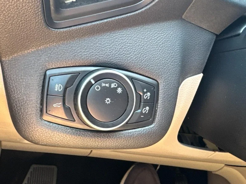 Used 2017 White Gold Metallic Ford SE 4WD image 20