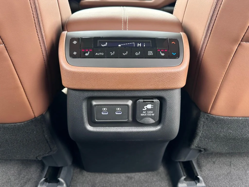 New 2026 Everest White Pearl/Black Nissan Platinum image 21