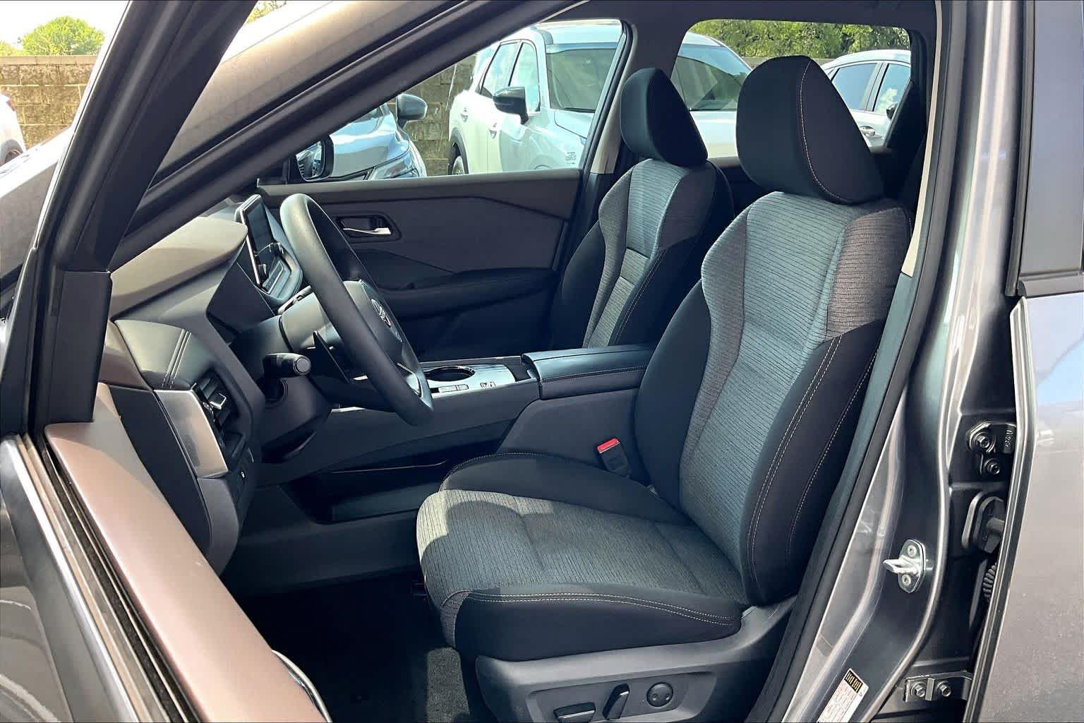 Certified Used 2022 Gun Metallic Nissan SV image 8