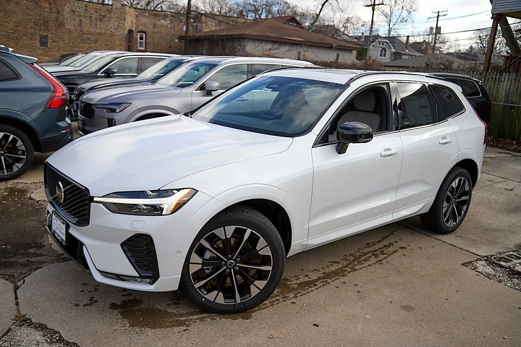 New 2026 Crystal White Volvo Plus image 3