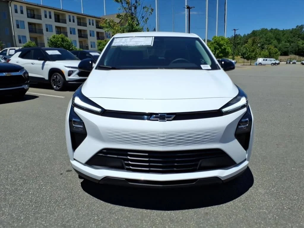 New 2027 Summit White Chevrolet LT image 33