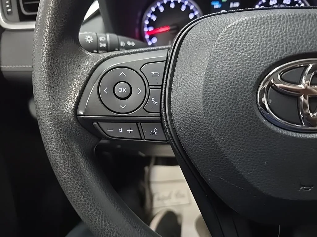 Used 2019 Silver Toyota XLE image 20