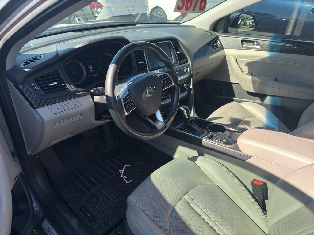Used 2018 Metropolis Gray Hyundai Limited image 2